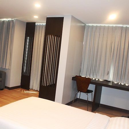 Ywca Hotel Bangkok Luaran gambar