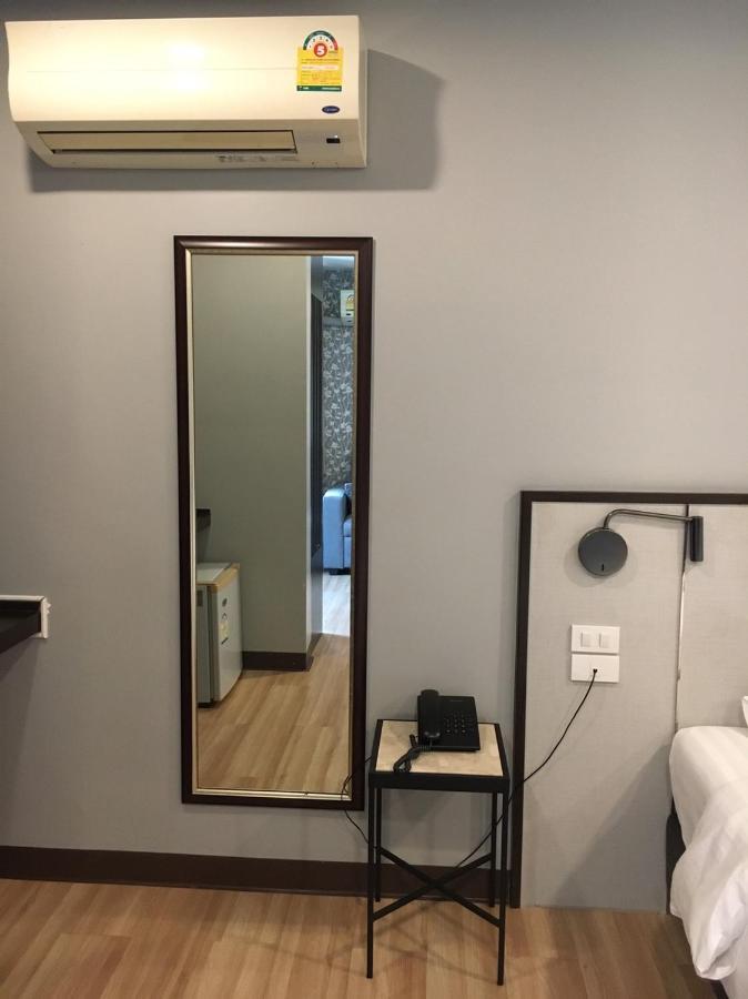 Ywca Hotel Bangkok Luaran gambar